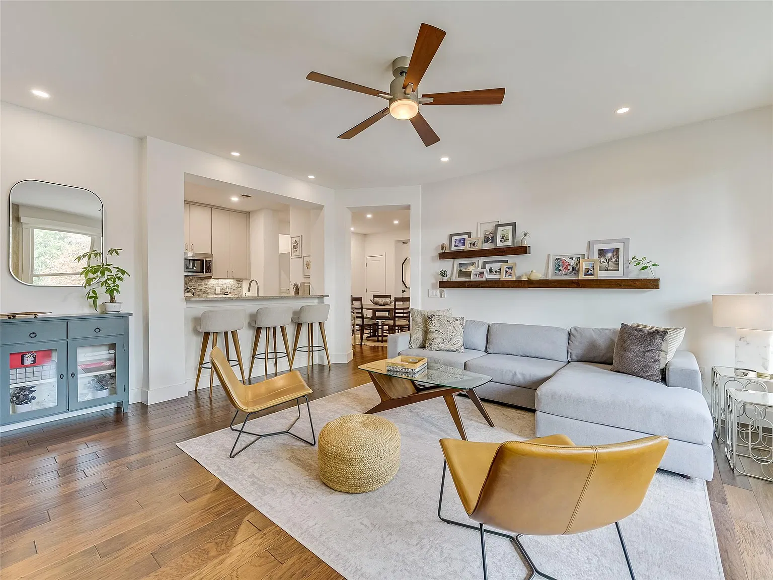 2 bed, 2.0 bath, 1915 sqft, $5,500 — Photo 1