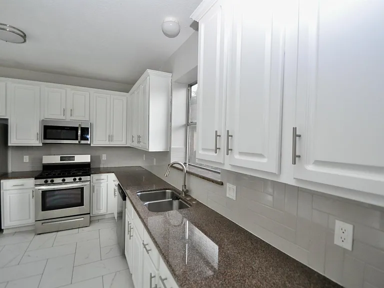 8819 Hedgestone Ct — Photo 9