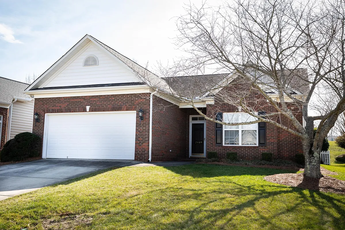 Building Photo - 2409 Old Towne Dr