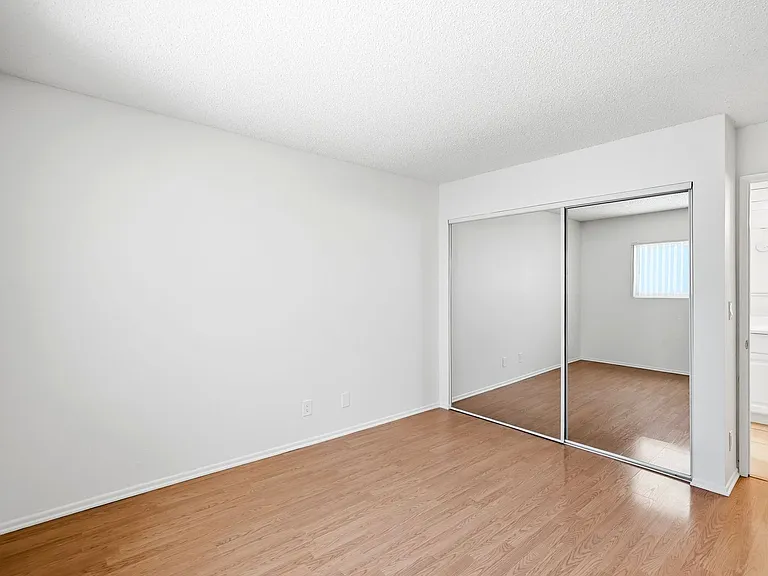 10845 Camarillo St — Photo 11