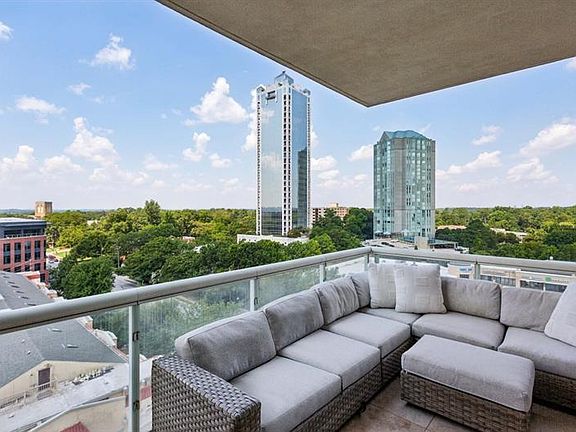 3rd image of 2881 Peachtree Rd NE APT 1005