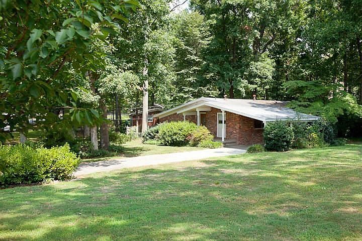 1st image of 3269 Howell Dr