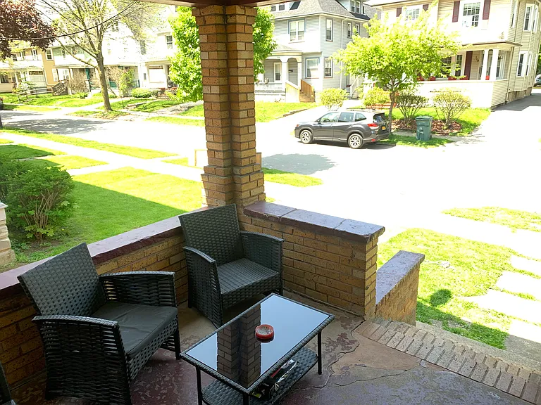 114-116 Laburnam Cres — Photo 1