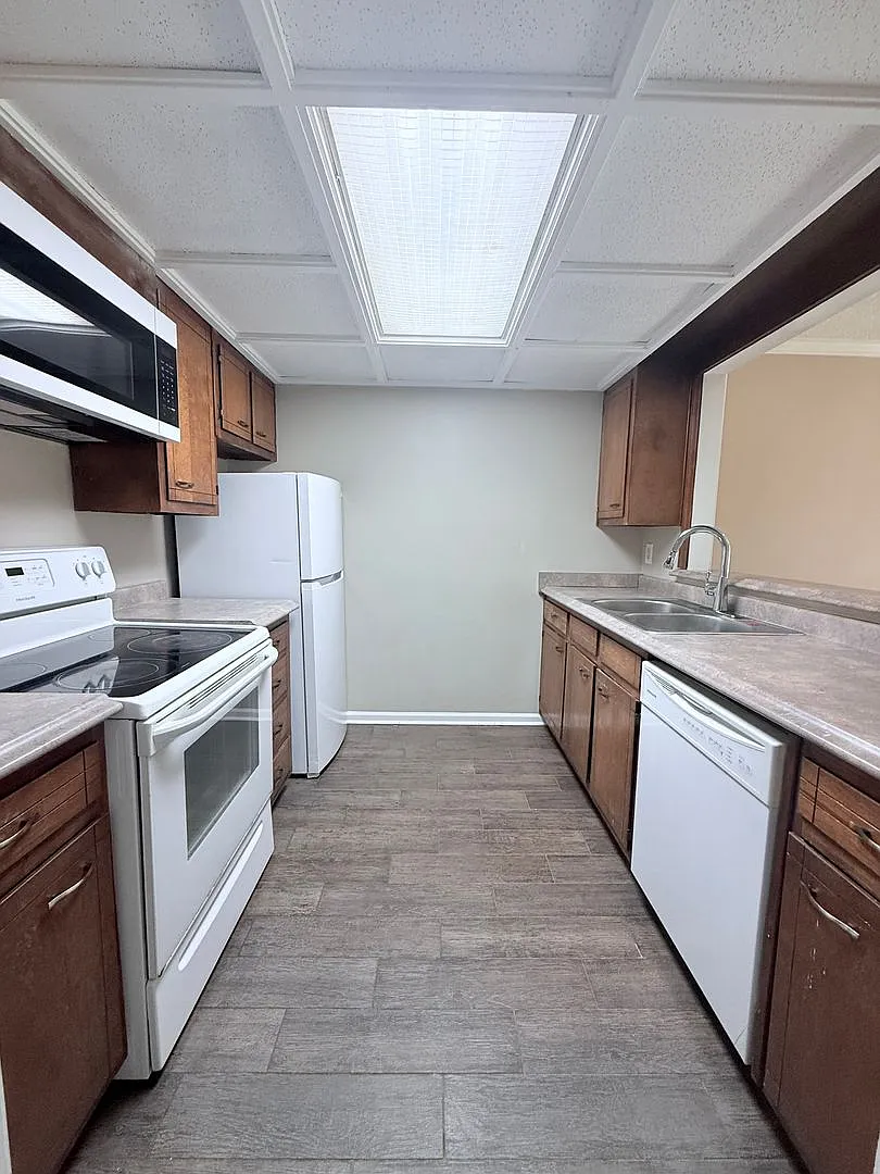 2 bedroom townhome in Oakwood, GA — Photo 3