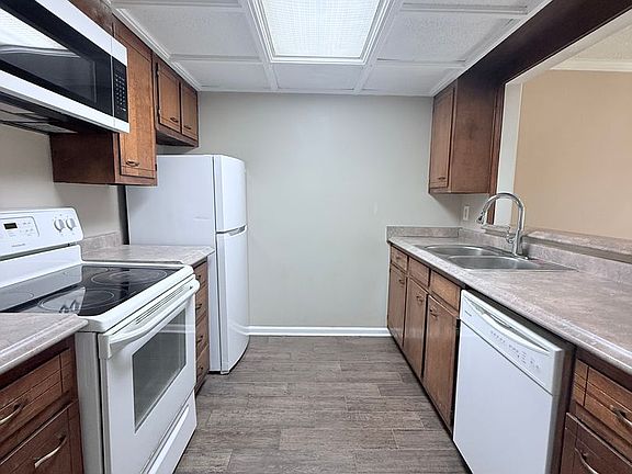 3rd image of 3730 Old Flowery Branch Rd APT G3