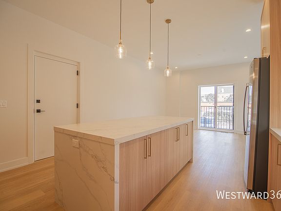 4th image of 2042 W Washington Blvd #1E