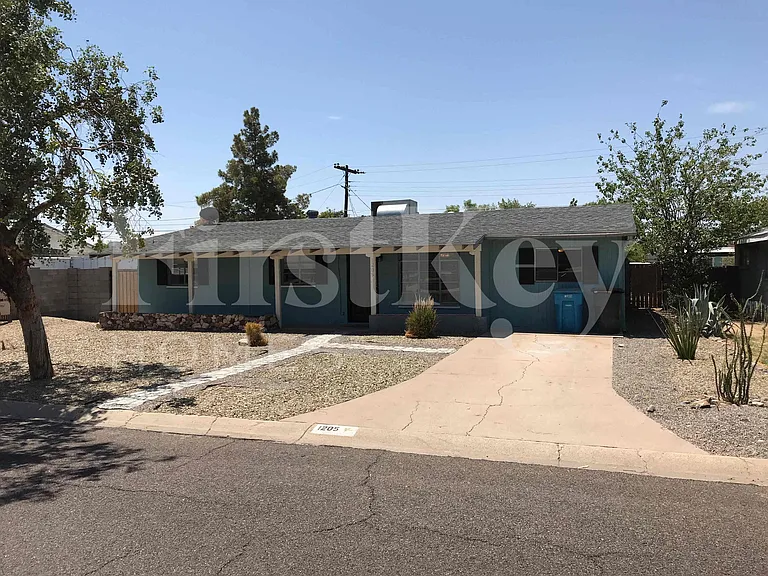 1205 W Highland Ave — Photo 1
