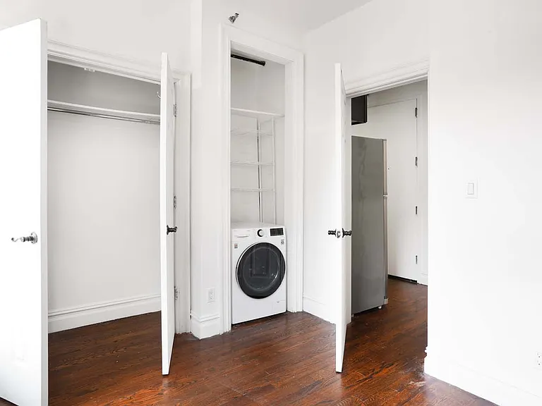333 E 9th St #8 — Photo 5
