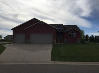8136 Trappers Ridge Dr, Clear Lake, MN 55319