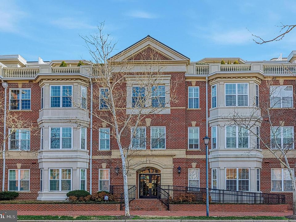 1st image of 828 Slaters Ln APT 206
