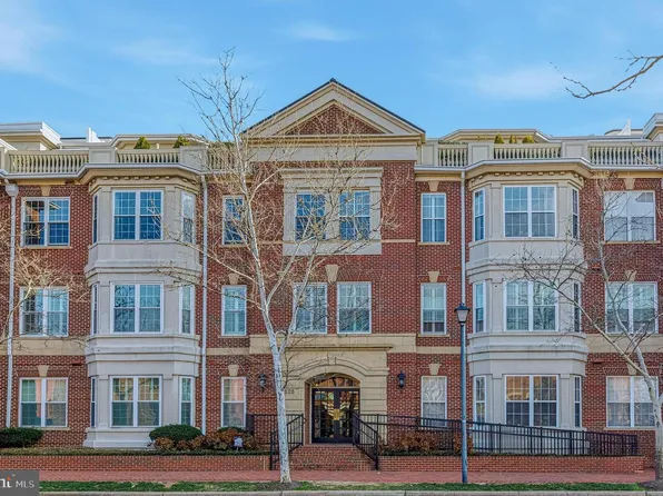 828 Slaters Ln APT 206, Alexandria, VA 22314