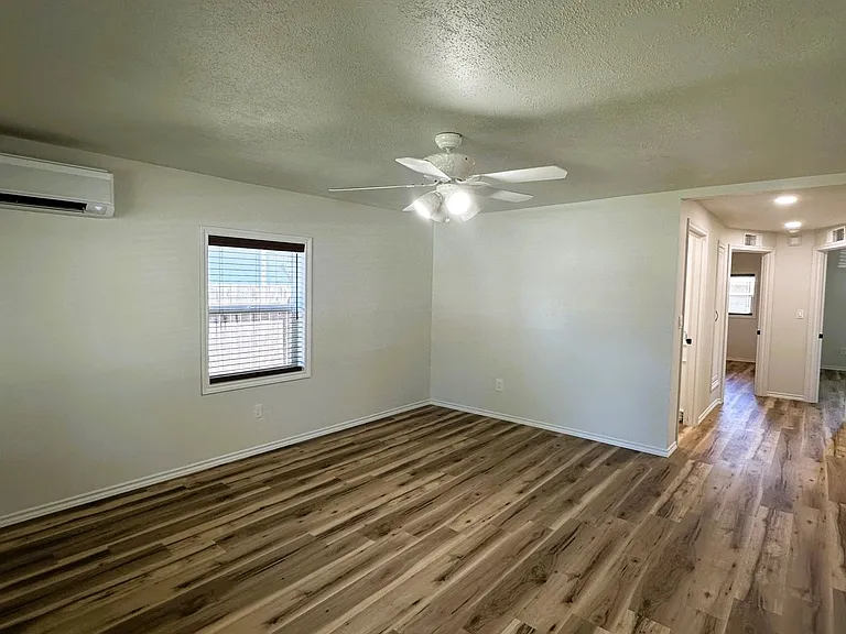 818 NE Johnson St — Photo 3