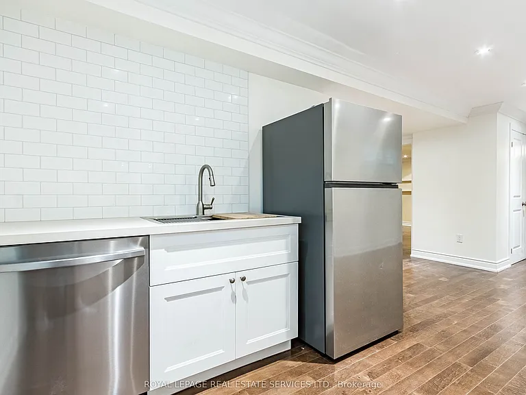 64 Grenview Blvd S #LOWER — Photo 5