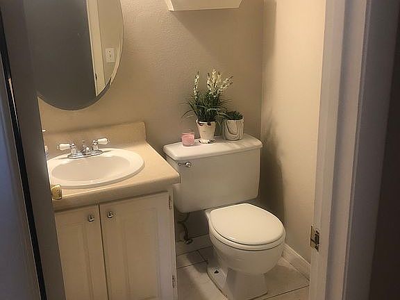 1/2 Bath