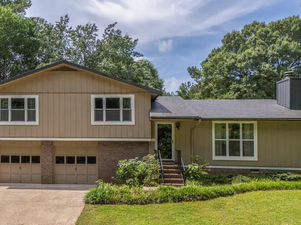 70 Plymouth Ln, Carrollton, GA 30117