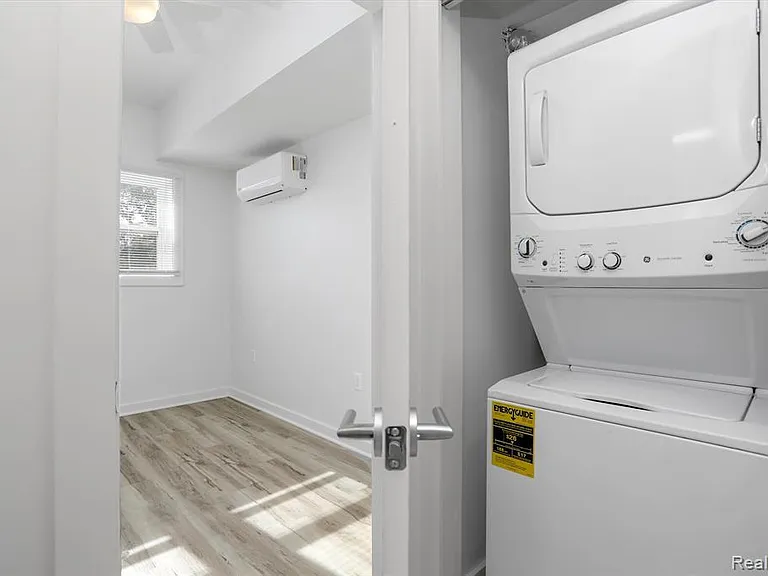 799 E Grand Blvd #8 — Photo 8