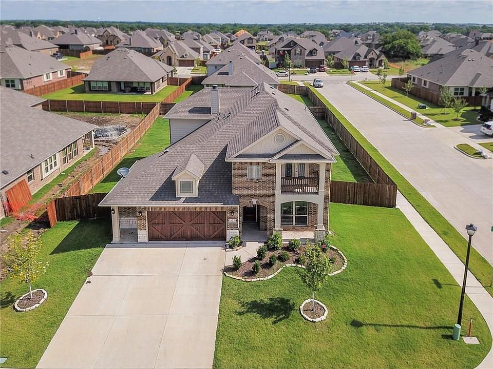 1st image of 527 Stillwater Dr