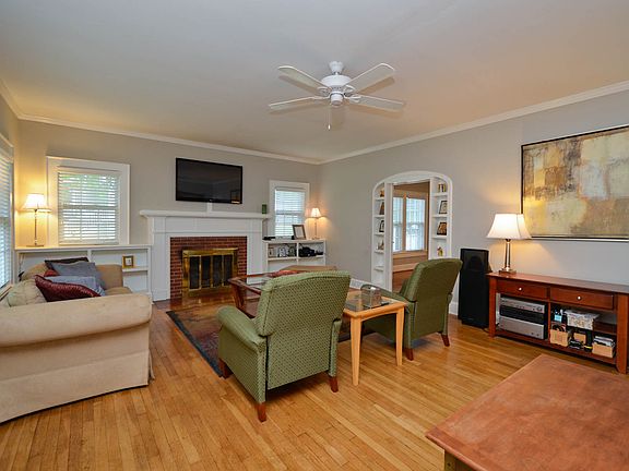 4th image of 1850 N Elm St