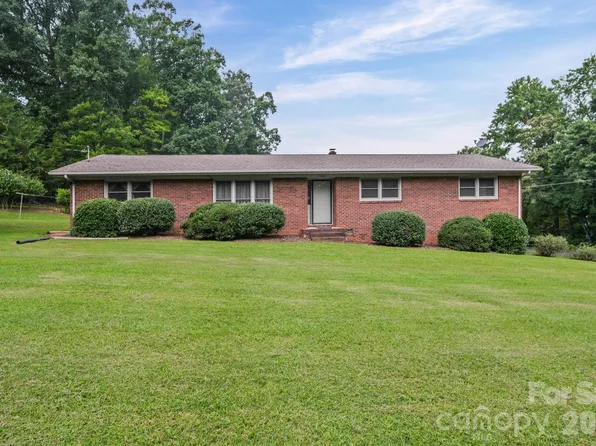 1008 Longview Dr, New London, NC 28127