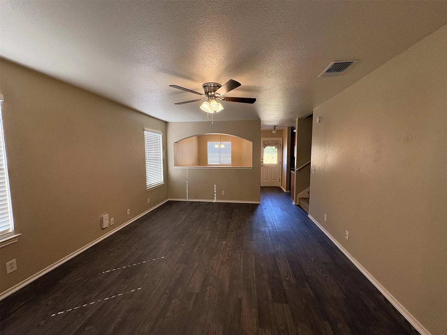 3 bed, 2.5 bath, 1586 sqft, $2,150 — Photo 2
