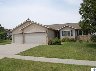5820 Bridle Ln, Lincoln, NE 68516