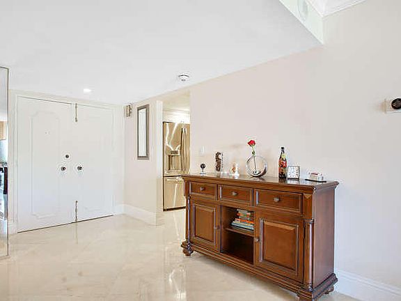 4th image of 100 Sunrise Ave #2250