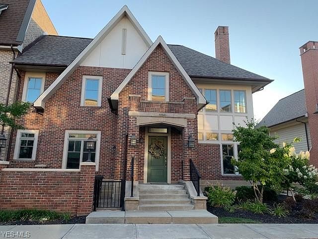 1st image of 124 Vine St #16B