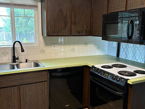 4th image of 12807 E Alki Ave