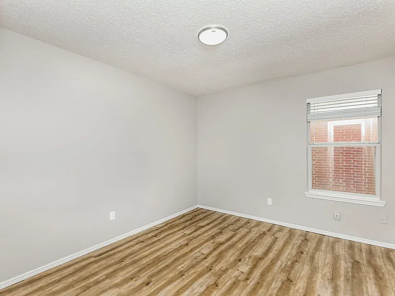 10813 Briaroaks Dr — Photo 12