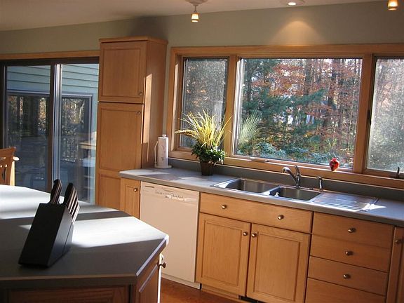 5th image of 14 Bear Brook Ct