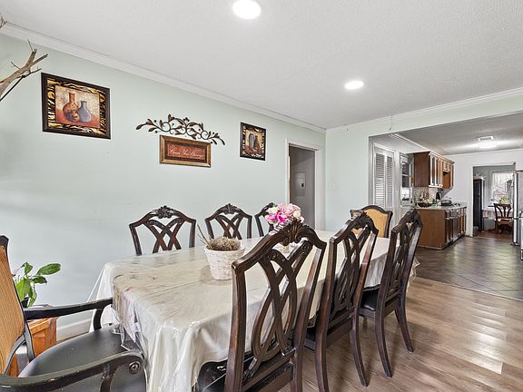 5th image of 8362 Cedarcrest Dr E
