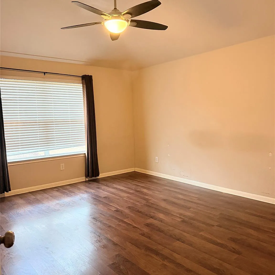 3 bed, 2.0 bath, 1658 sqft, $2,000 — Photo 4