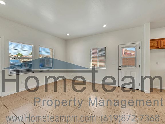 3rd image of 4252 E Division St