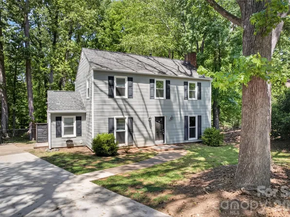 7942 Surreywood Pl, Charlotte, NC 28270