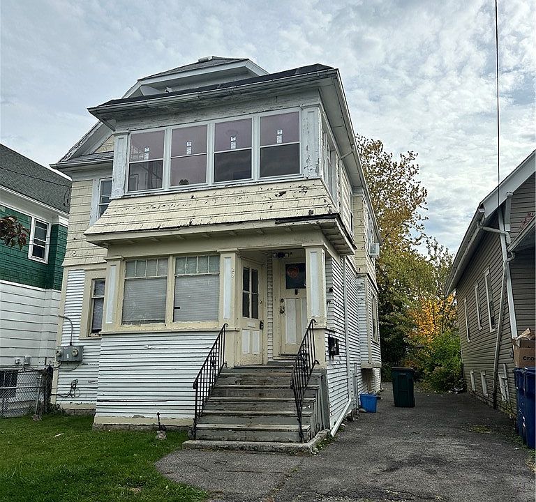 1st image of 29 Thatcher Ave