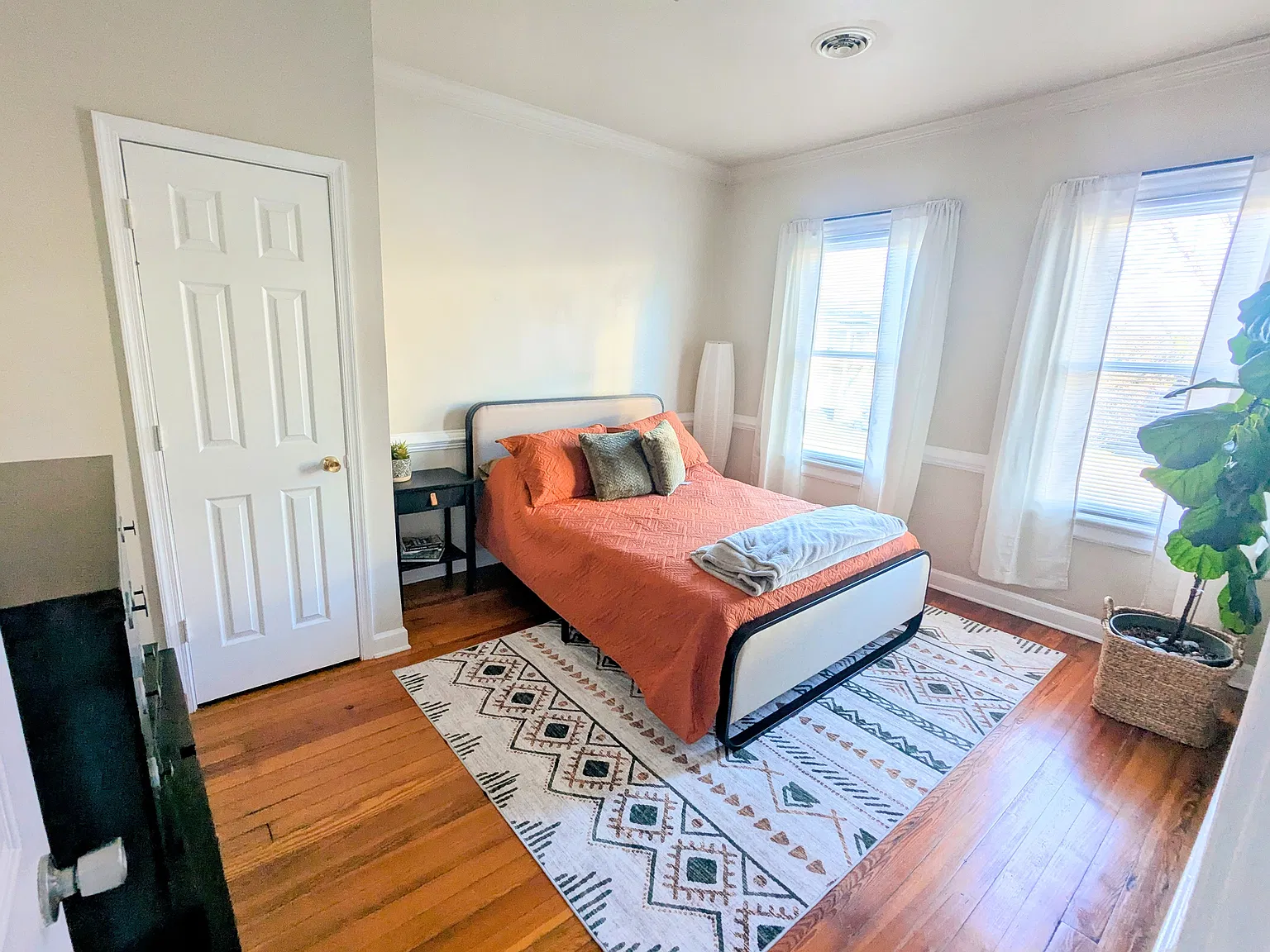 3 bed, 2.5 bath, 1500 sqft, $1,300 — Photo 4
