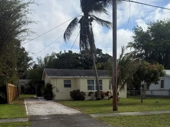 4596 Old Military Trl, West Palm Beach, FL 33417
