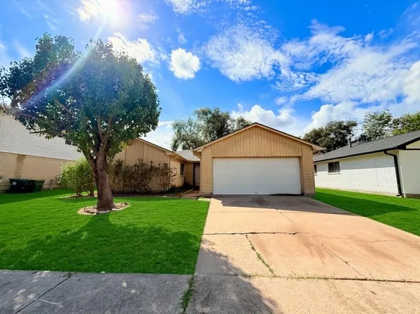 1118 W Belgravia Dr, Pearland, TX 77584