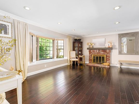 5th image of 2589 N Robinhood Pl
