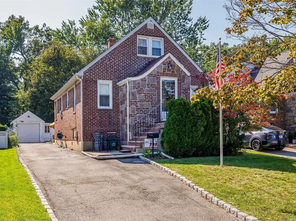 86 Wood Street, Lynbrook, NY 11563