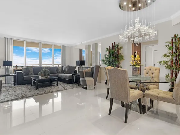 848 Brickell Key Dr, Miami, FL