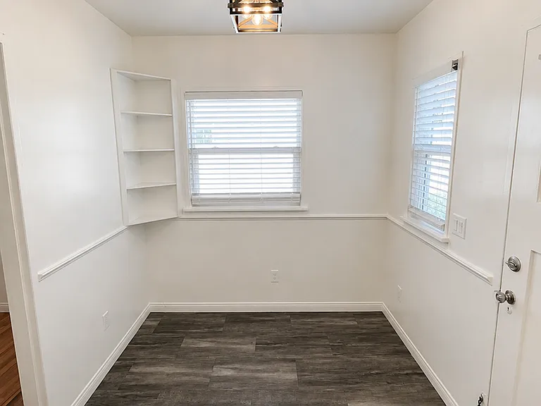 Completely Remodeled Spanish Style Midtown Apartment! Air Conditioning! — Photo 16