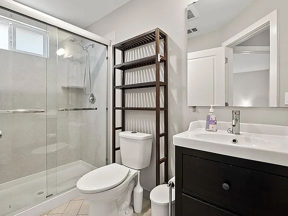 5th image of 228 E Julian St #B