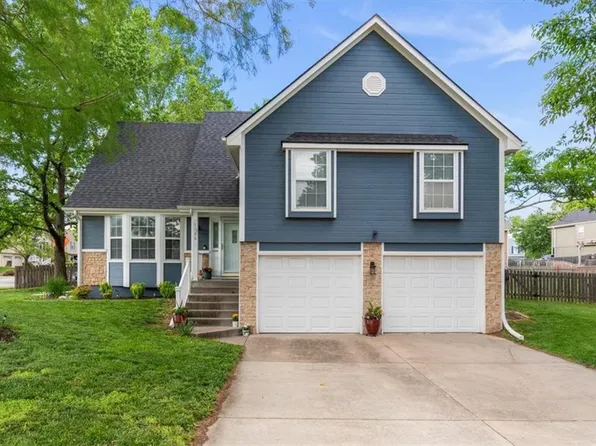 1906 Choctaw Dr, Greenwood, MO 64034