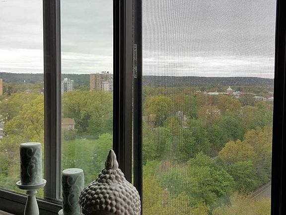 5th image of 60 Parkway Dr E APT 12JJ