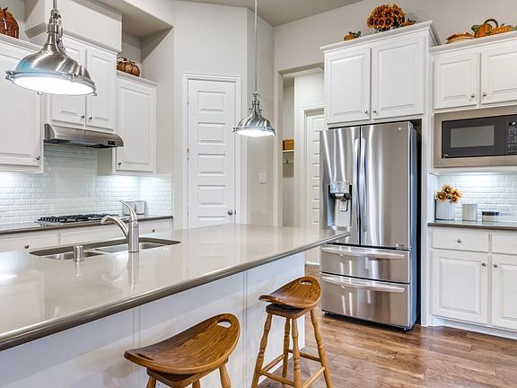 4th image of 3020 Charles Dr
