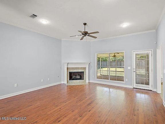 5th image of 217 Calhoun Dr