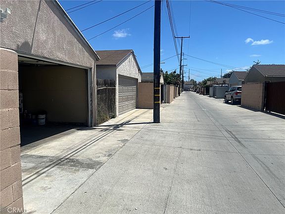 5th image of 310 N Mountain View St