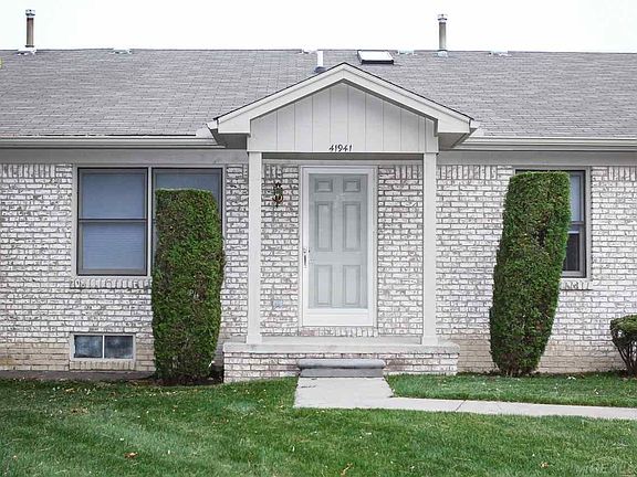 3rd image of 41941 King Edward Ct