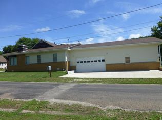 211 Cherry St, Dallas City, IL 62330